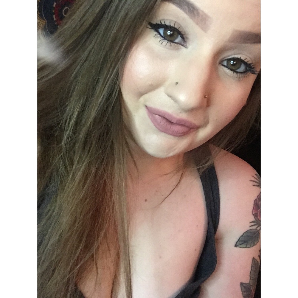 Meet your Posher, Kayla
